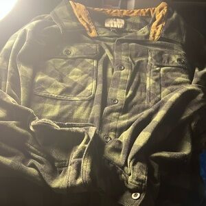 Legendary Whitetail Men’s/Unisex Plaid Navigator Fleece Shirt Color Green/Black